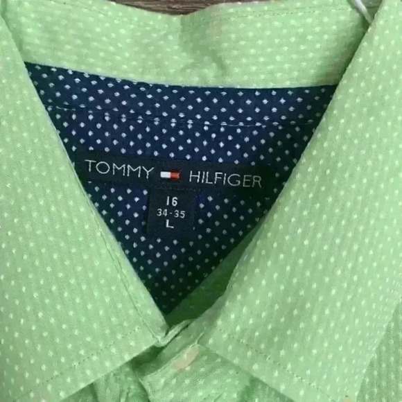 Tommy Hilfiger button down EUC - Picture 4 of 5